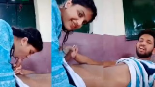 Erode cute college girl blowjob with boyfriend in class